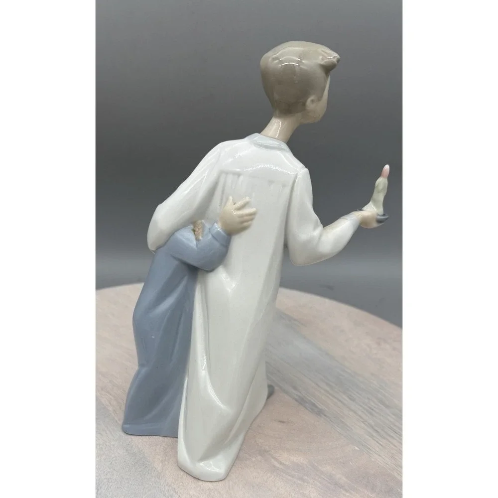 Vtg Lladro Figurine #4874 Boy in Night Shirt candle Porcelain Glossy Finish 8.5